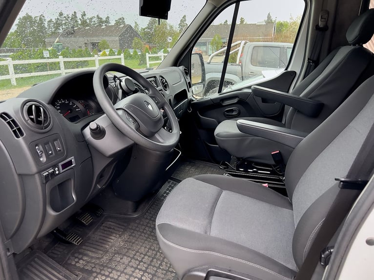 Renault Master - 2 caballos, categoría B (3,5 toneladas)