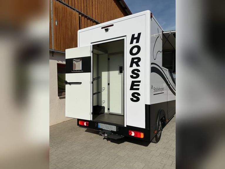 Renault Master con estructura multifuncional MSG-Stablehopper, transmisión automática, 3,5 toneladas