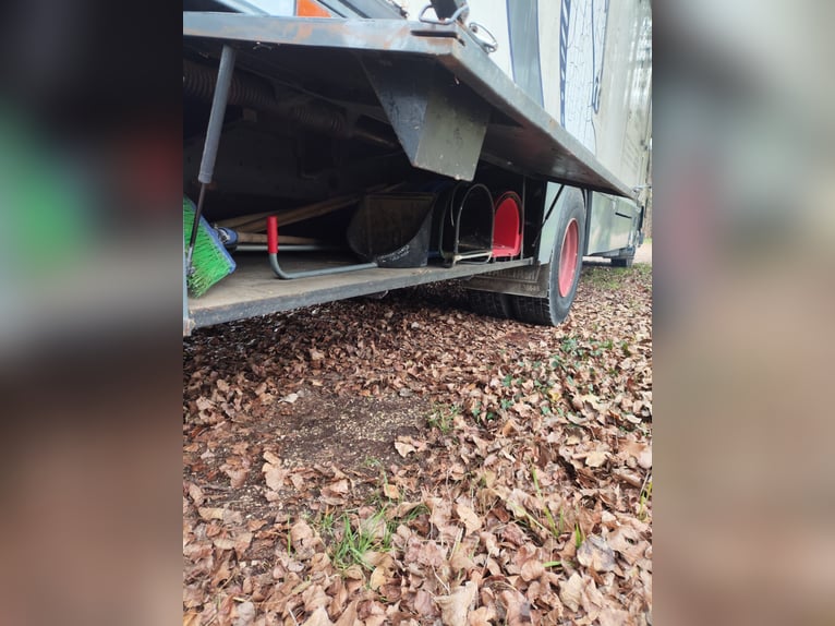 Transporte de 8 caballos con pequeña zona de descanso