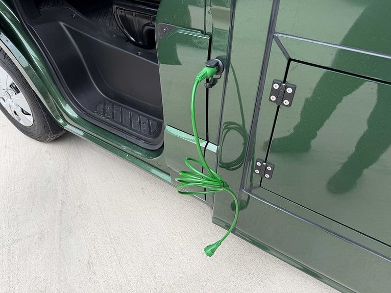 Transportín para caballos con 5 plazas, 2 camas, transmisión automática, equipado para semental, tra