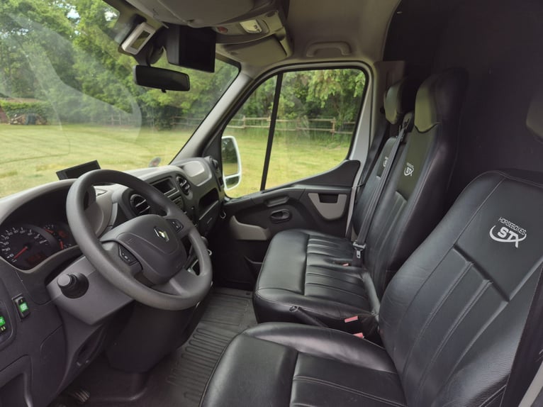 Transportín para caballos Renault Master STX | Automático | 170 CV | 3,5 toneladas | 34.700 km