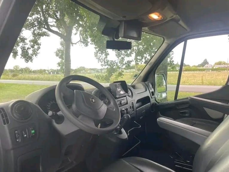 VL STX caja automática / 5 plazas / 2017 / Renault Master