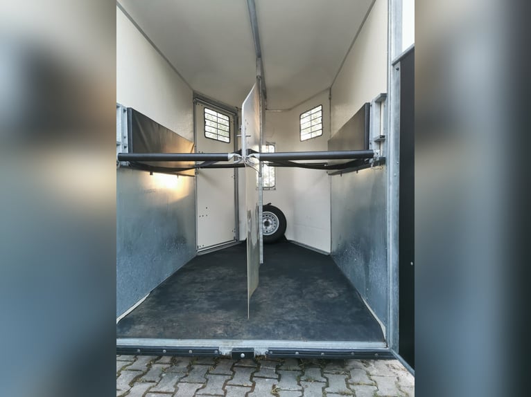 Fautras Provan Pferdeanhänger incl. Überwachungskamera