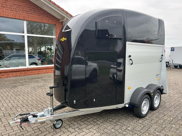 Humbaur Pferdeanhänger Pegasus 2400 2,4t Sattelkammer 100km/h Black Hecktür schwenkbar