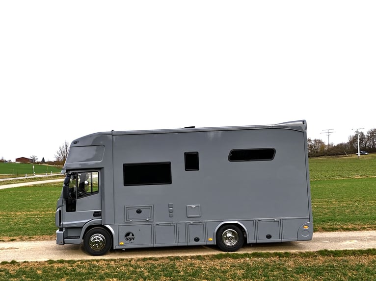 Iveco Eurocargo 80E RJH - Camión de transporte de caballos con vivienda, ducha y WC, para 3 caballos