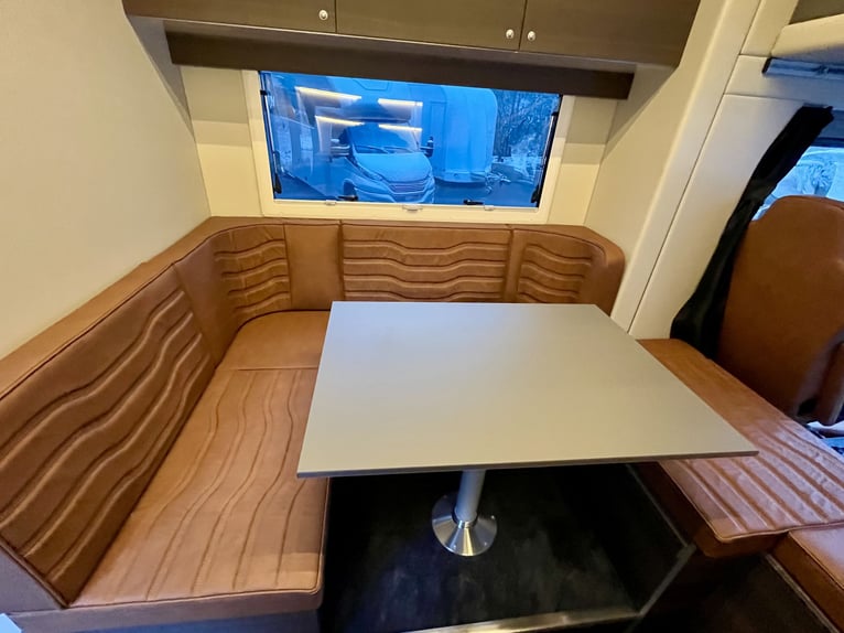 Iveco Eurocargo 80E RJH - Camión de transporte de caballos con vivienda, ducha y WC, para 3 caballos