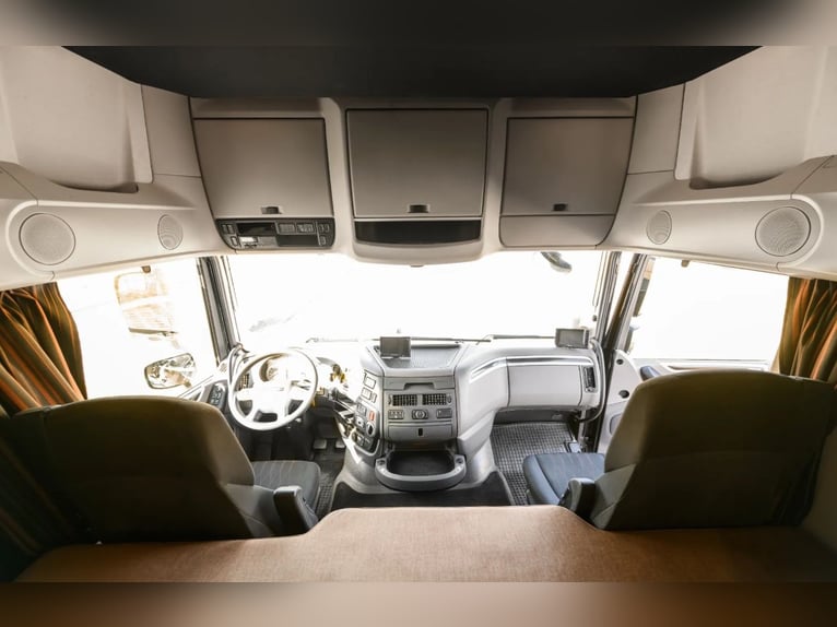 DAF XF 480 2021 + Nueva carrocería de 2026 PREMIUM, registrado para 4 personas