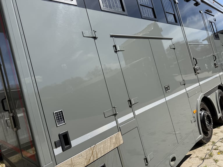 MB Actros con carrocería JL