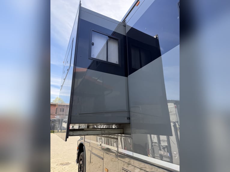 MB Actros con carrocería JL