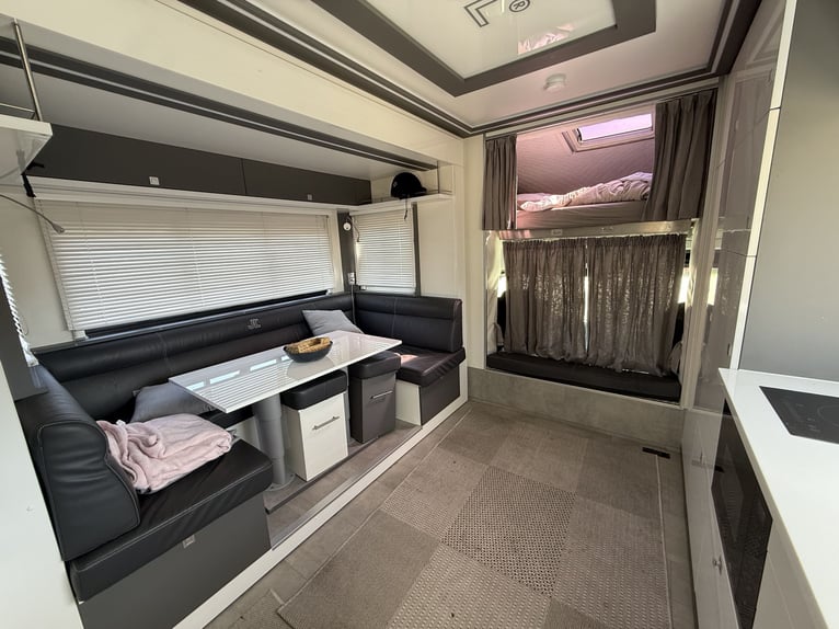 MB Actros con carrocería JL