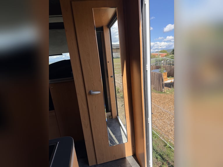 Mercedes Actros transportín de caballos para 6 caballos con alojamiento