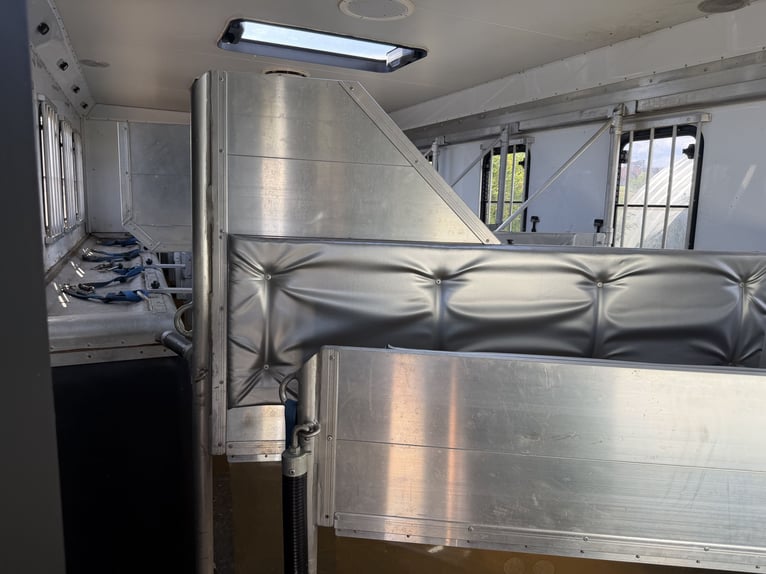 Mercedes Actros transportín de caballos para 6 caballos con alojamiento