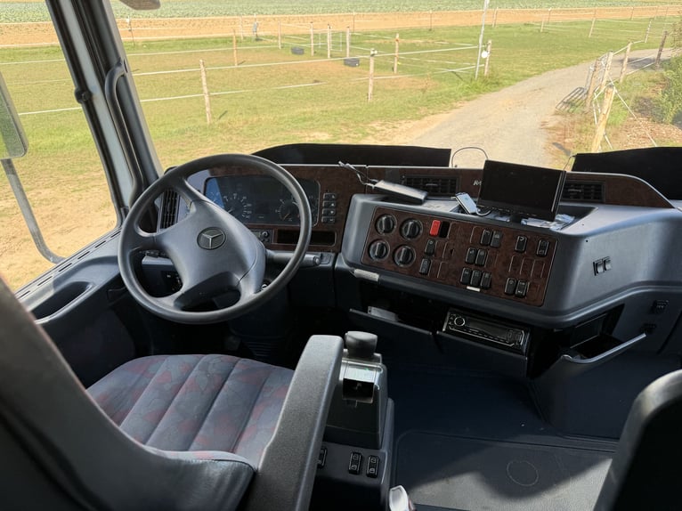 Mercedes Actros transportín de caballos para 6 caballos con alojamiento