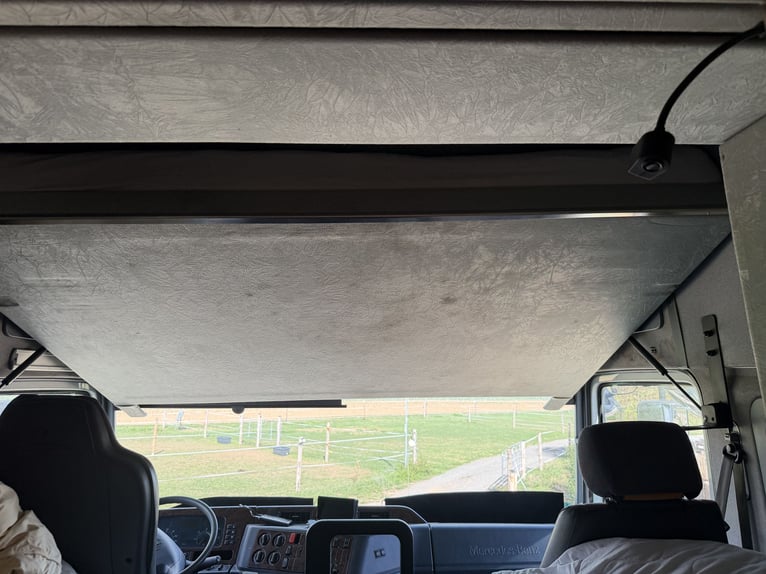 Mercedes Actros transportín de caballos para 6 caballos con alojamiento