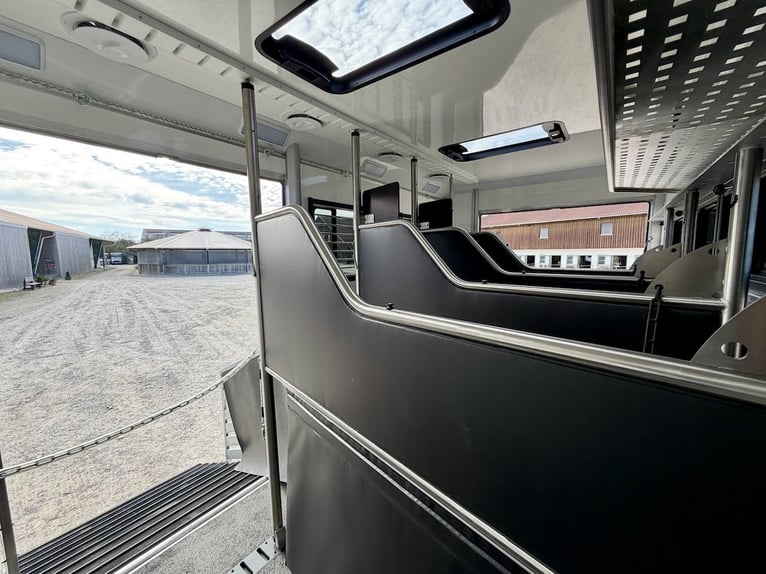 Mercedes-Benz Actros 1835 RJH Exclusive H5 Transportador de caballos para 5-6 caballos con pop-out, 