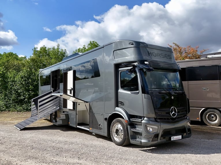 Mercedes-Benz Actros 1840 RJH Exclusive H5 Transportador de caballos Camión con Slide-Out y Elevació