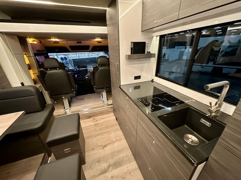 Mercedes-Benz Actros 2545 RJH Exclusive H6 Pferdetransporter LKW Neu und sofort verfügbar!