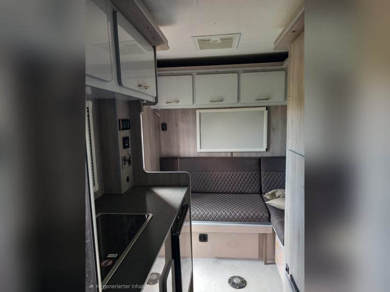 Transportador de caballos Bloomfield de 5 toneladas con vivienda