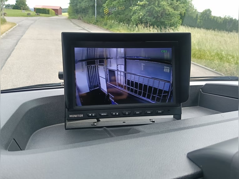 Transportador de caballos Henning Top, prácticamente nuevo
