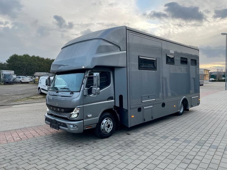 Transportador de caballos Mercedes FUSU-Canter de 7,5 toneladas - Automático