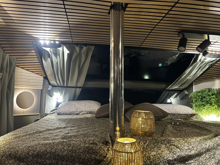 Vehículo clásico de interés para amantes de los caballos, remolque para caballos, autocaravana