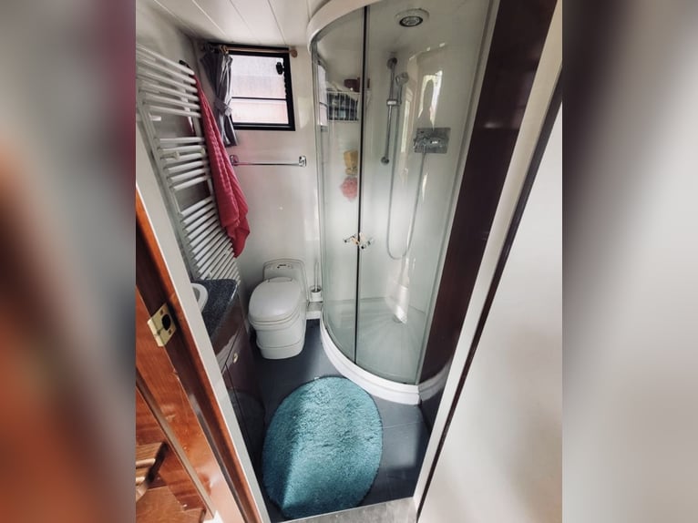 Mercedes Axor 6 Pferde + Wohnung mit Pop out 