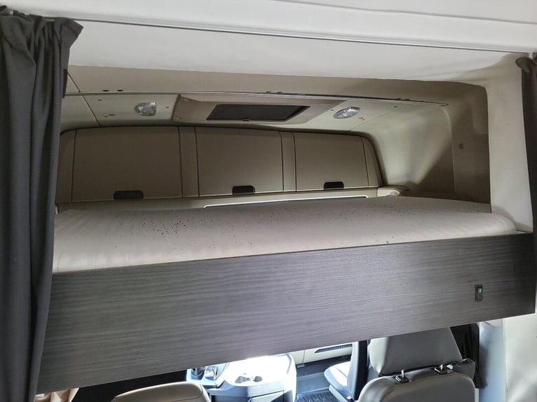 Mercedes-Benz Actros 2551 Horse Truck + Living (2017) —  5–6 horses — 23.236 km — Euro 6