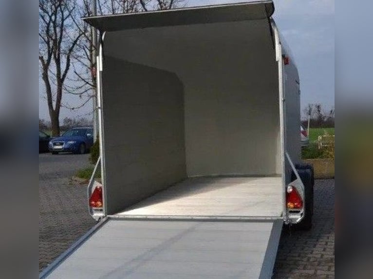 Remolque furgón Debon Roadster 700 – Doble eje, capacidad de 2600 kg, gran volumen