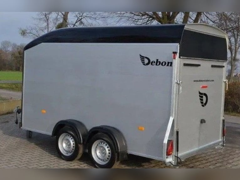 Remolque furgón Debon Roadster 700 – Doble eje, capacidad de 2600 kg, gran volumen