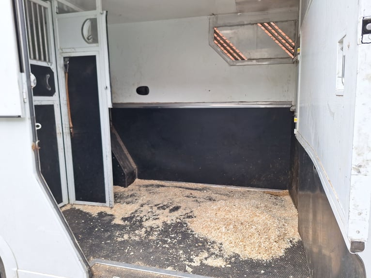 Renault Master Theault paardenwagen hengsten uitvoering