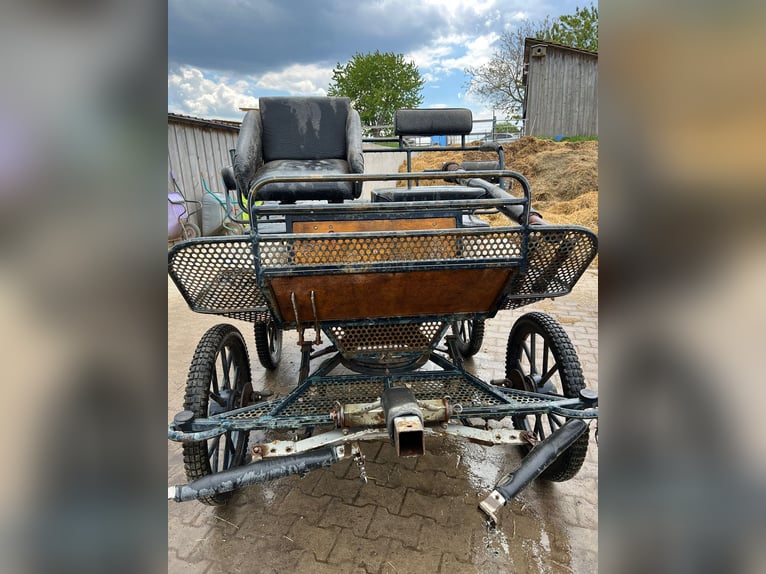 Stark gebrauchte aber funktionsfähige Wagonette, 6-Sitzer