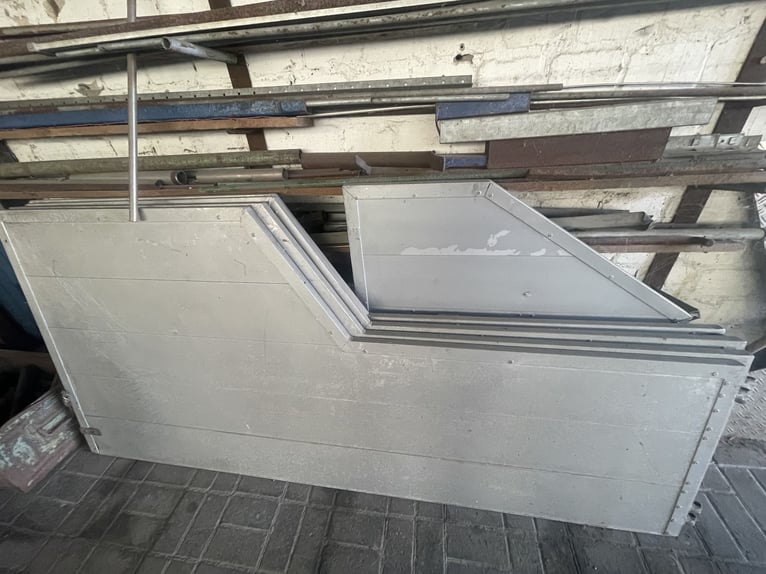 Top gepflegter Pferdetransporter variabel bis 5 Pferde