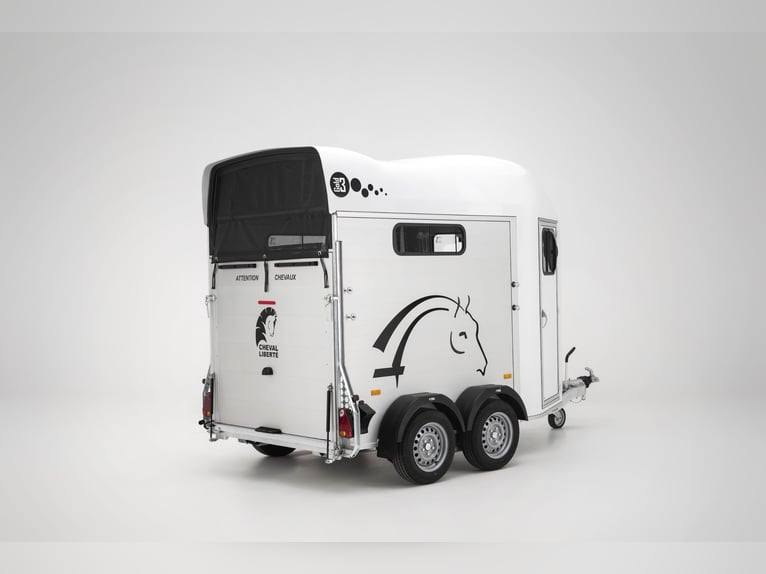 Remolque para caballos Cheval Liberté Gold de 3 plazas para dos caballos con suspensión Pullman 2