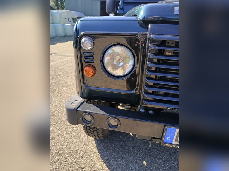 Landrover Defender 130 Perfektes Zugfahrzeug  mit 3,5 t Anhängelast für Ihren Pferdeanhänger 