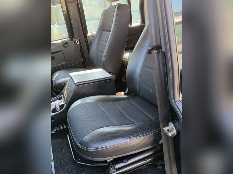 Landrover Defender 130 Perfektes Zugfahrzeug  mit 3,5 t Anhängelast für Ihren Pferdeanhänger 