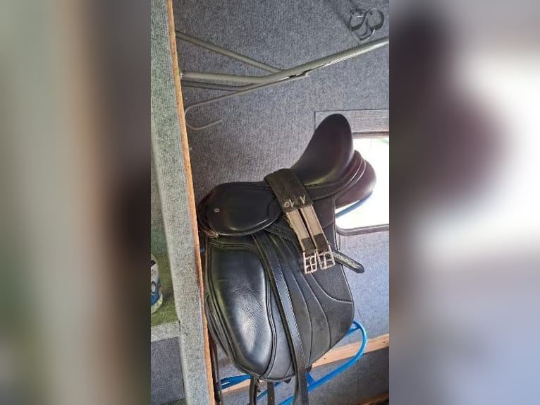 Wohnwagen umgebaut zur Sattelkammer