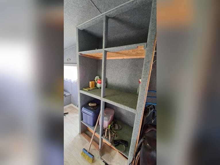Wohnwagen umgebaut zur Sattelkammer