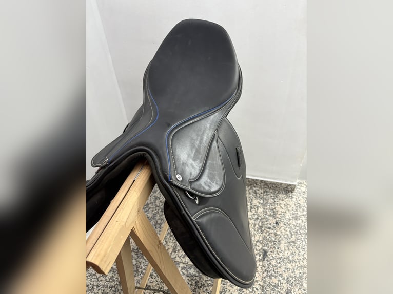 Silla de montar de equitación. Silla NORTON CLUB