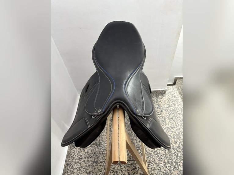 Silla de montar de equitación. Silla NORTON CLUB