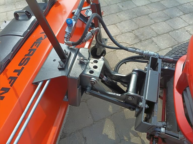 Kubota GR1600 Tractor de césped diésel con barredora Kersten