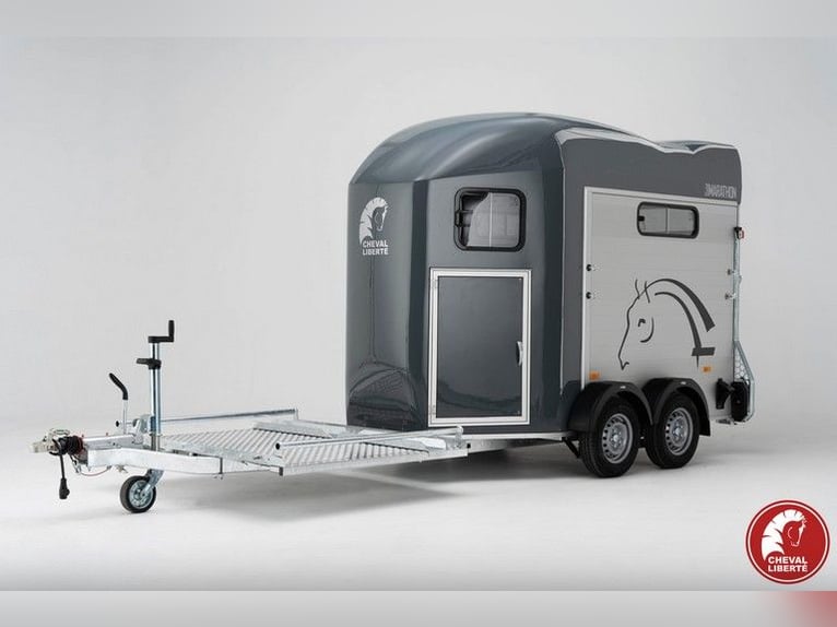 Remolque para caballos Liberté Gold Marathon con equipamiento para montar