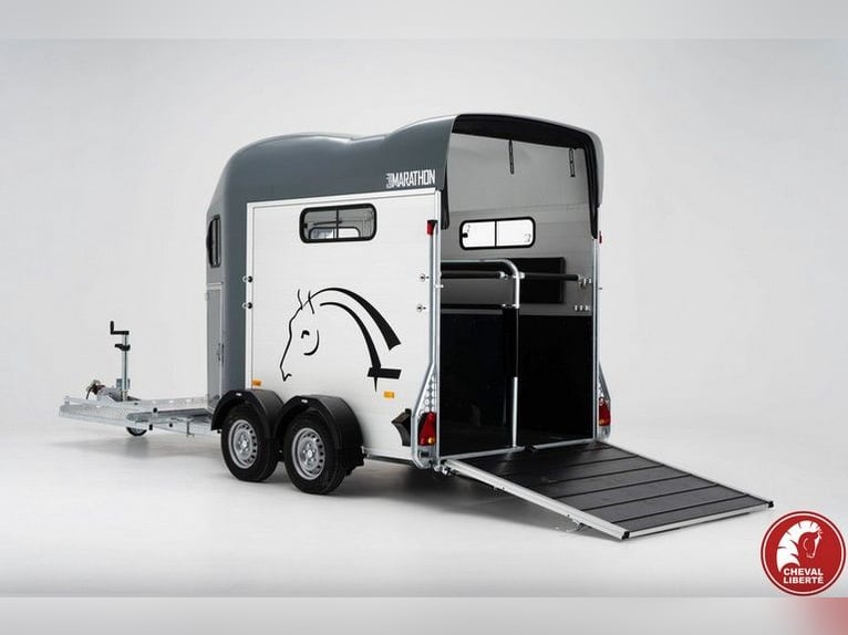Remolque para caballos Liberté Gold Marathon con equipamiento para montar