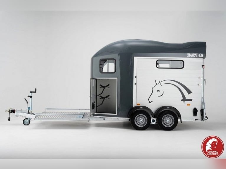 Remolque para caballos Liberté Gold Marathon con equipamiento para montar
