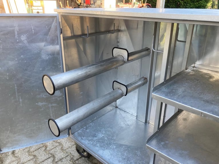 Armario móvil para sillas de montar / Armario de competición en aluminio, carro para montar