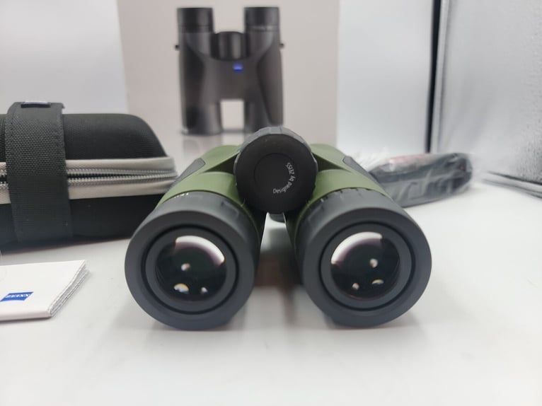 Binoculares de exterior ZEISS Terra ED 10x42 mm, color verde