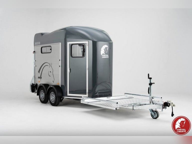 Liberté Gold Marathon Horse Trailer with Tack Room