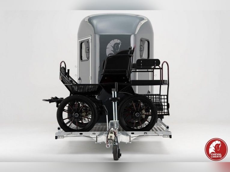 Liberté Gold Marathon Horse Trailer with Tack Room