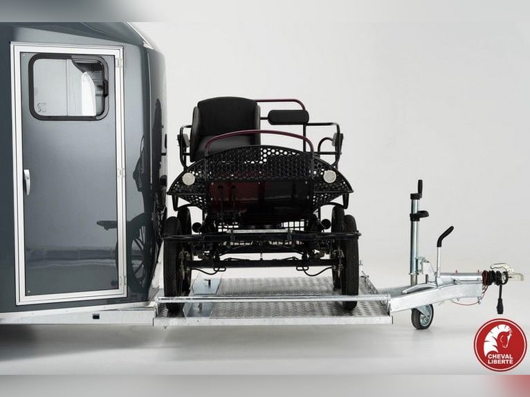 Liberté Gold Marathon Horse Trailer with Tack Room