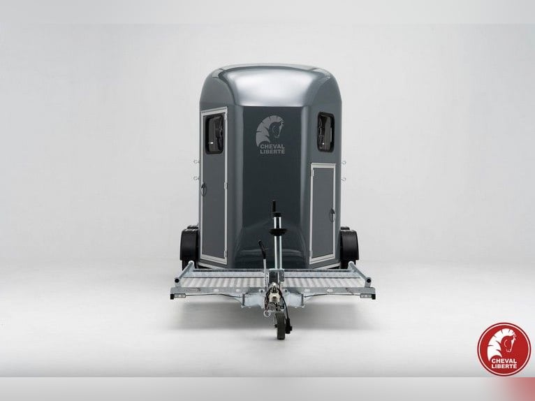 Liberté Gold Marathon Horse Trailer with Tack Room