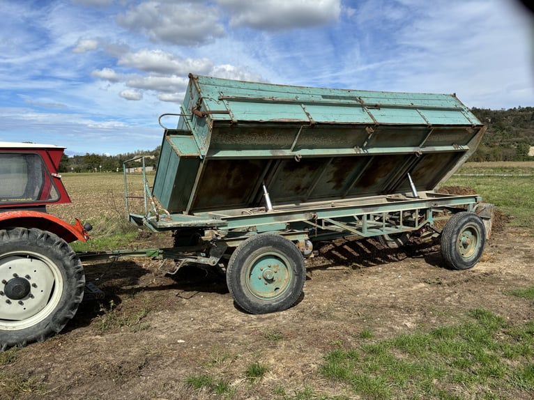 Steyr Traktor T190 mit Schaufel und Mistgabel